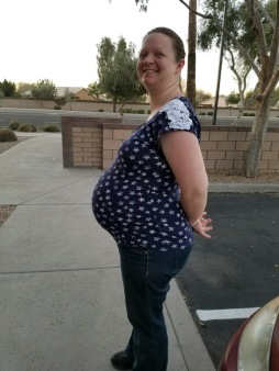 33 weeks pregnant with twins